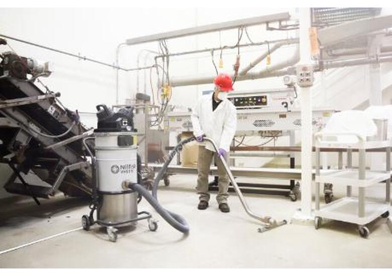 Click to view full size photos Nilfisk VHS110 Z22 Single Phase Certified Industrial Dust Vacuum
