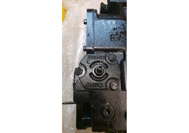caption Hydraulic Pump - 75cc Sunstrand 90 Series