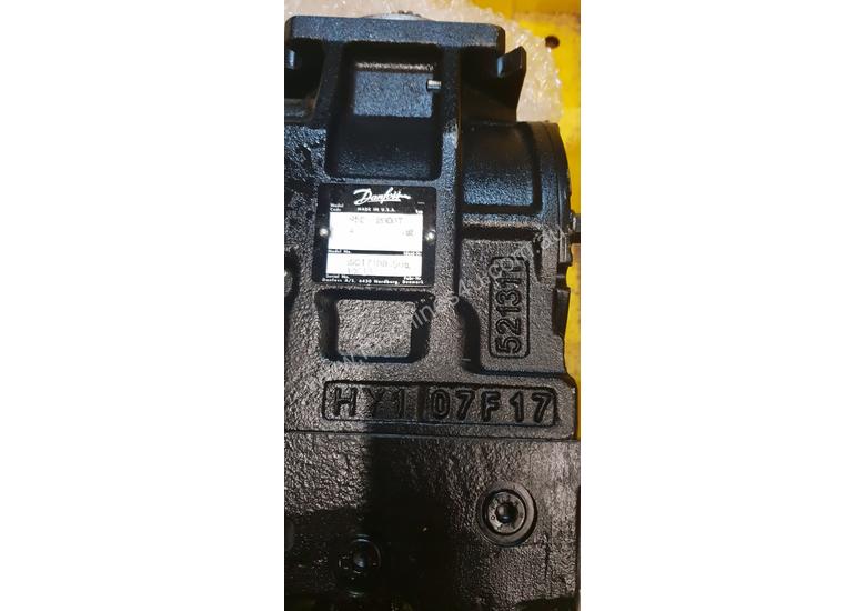 caption Hydraulic Pump - 75cc Sunstrand 90 Series