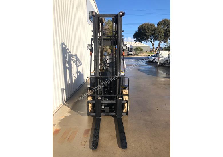 caption 2.5T LPG Counterbalance Forklift