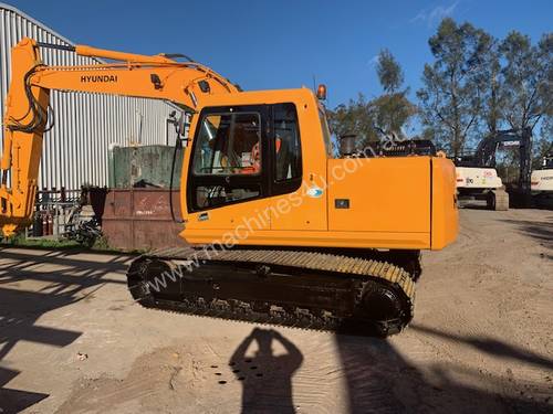 Hyundai R140-7 in excellent condition, with 4300 hours, tilt GP and trench buckets. Ring Shane 04126