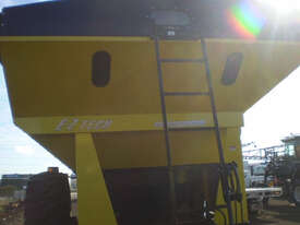 E Z Tech 30 Tonne Haul Out / Chaser Bin Harvester/Header - picture2' - Click to enlarge