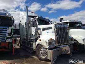 2010 Kenworth T908 - picture0' - Click to enlarge