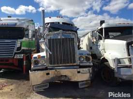 2010 Kenworth T908 - picture1' - Click to enlarge