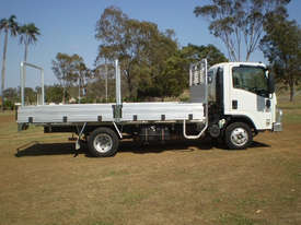 Isuzu NPR200 Tray Truck - picture2' - Click to enlarge