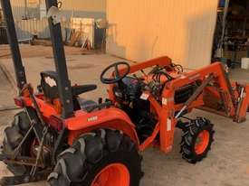 Kubota B2710 Tractor - picture2' - Click to enlarge
