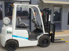 Uni-Carriers 2000kg LPG Forklift with 4350mm Three Stage Container Mast (Late Model & Low Hours) - picture0' - Click to enlarge