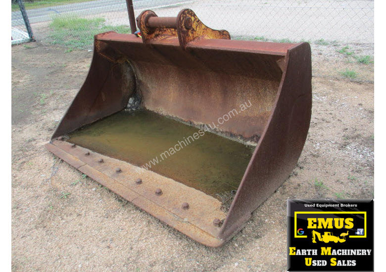 caption 2mtr Mud Bucket to suit around 22 tunner. E.M.U.S. AS195