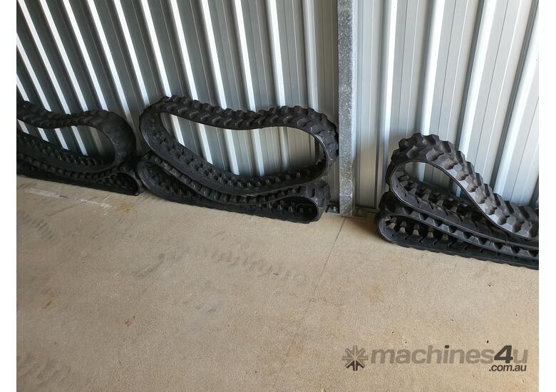caption Rubber Track. Size 230 x 72k x 45