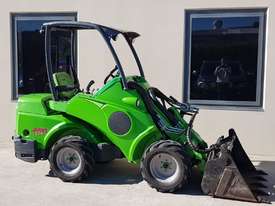 Used Avant 528 Mini Loader 2015  - picture0' - Click to enlarge