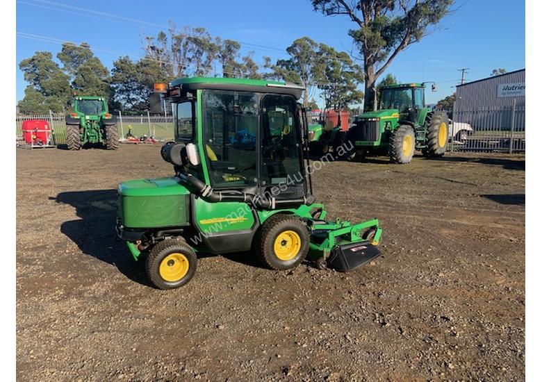 caption John Deere 1565 4wd Front Mower