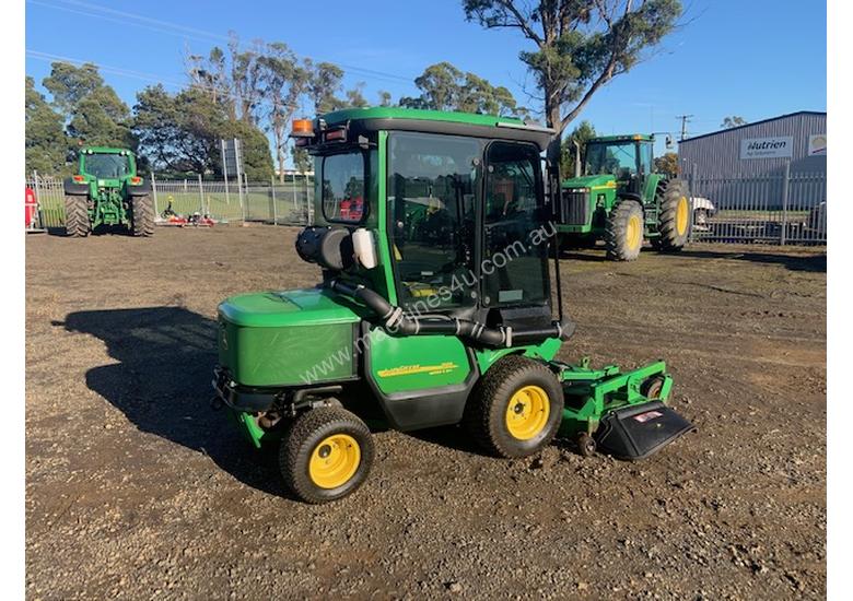 caption John Deere 1565 4wd Front Mower