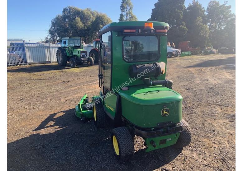 caption John Deere 1565 4wd Front Mower