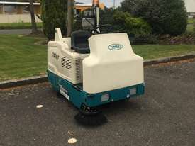 Tennant Sweeper Scrubber - picture0' - Click to enlarge