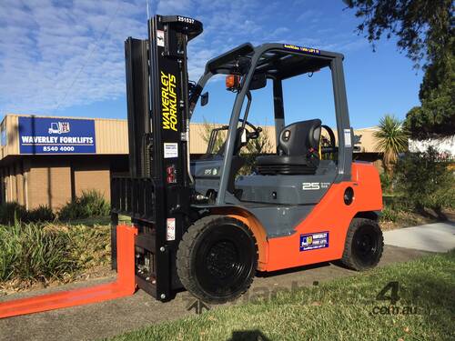 Late Model 32-8FG25 Toyota Forklifts - Available For Hire