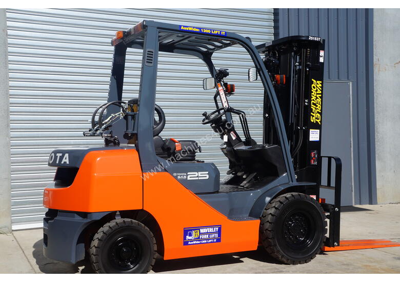 Hire Toyota 328FG25 Counterbalance Forklifts in MOUNT WAVERLEY, VIC