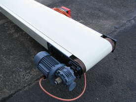 Variable Speed Motorised Belt Conveyor - 2.6m long - picture1' - Click to enlarge