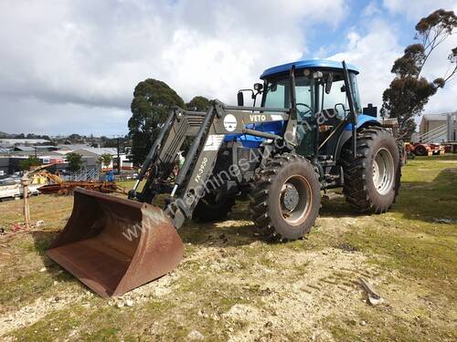 NEW HOLLAND TD95D TRACTOR WITH FRONT END LOADER