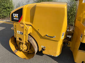 Caterpillar CB224E Vibrating Roller Roller/Compacting - picture2' - Click to enlarge