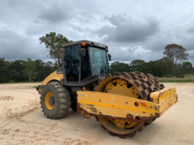 Volvo SD200 Vibrating Roller Roller/Compacting - picture1' - Click to enlarge
