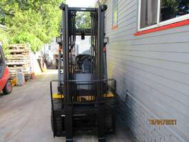 Yale 3 ton LPG, Repainted Used Forklift #1617 - picture1' - Click to enlarge