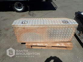 ALUMINUM CHECKER PLATE STORAGE BOX - picture0' - Click to enlarge