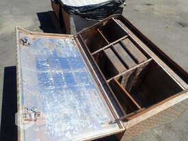 ALUMINUM CHECKER PLATE STORAGE BOX - picture2' - Click to enlarge