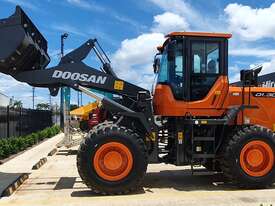 Doosan DL300 Loader 1.8cub Bucket - picture0' - Click to enlarge