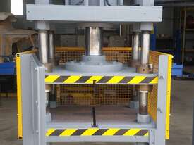 100 TONNE PLUS HYDRAULIC PRESS 4 POST with 3Phase 15 H.P. POWER PACK - picture0' - Click to enlarge