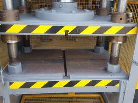 100 TONNE PLUS HYDRAULIC PRESS 4 POST with 3Phase 15 H.P. POWER PACK - picture1' - Click to enlarge