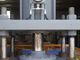 100 TONNE PLUS HYDRAULIC PRESS 4 POST with 3Phase 15 H.P. POWER PACK - picture2' - Click to enlarge