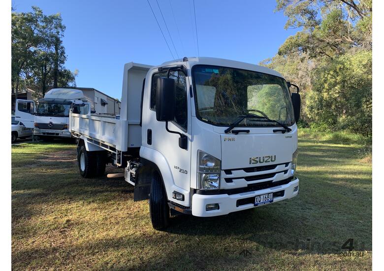 caption 2018 Isuzu FRR Series Tip Truck
