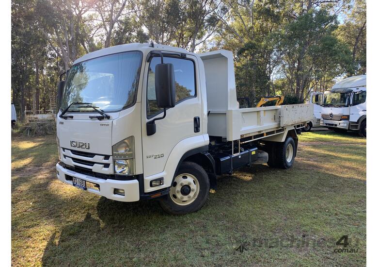 caption 2018 Isuzu FRR Series Tip Truck