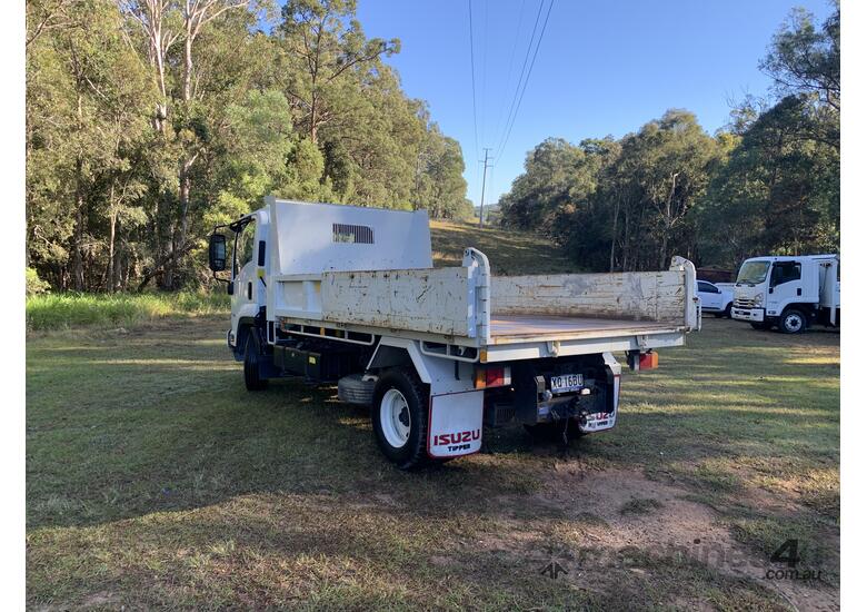 caption 2018 Isuzu FRR Series Tip Truck