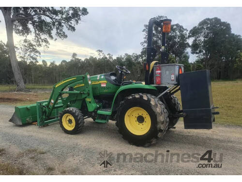 John Deere 3320 4WD Tractor