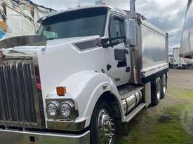 Kenworth T410SAR - picture2' - Click to enlarge