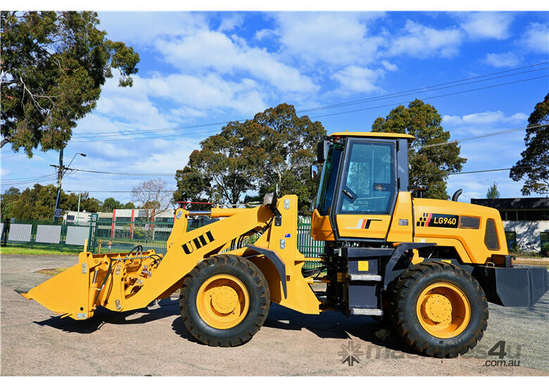UHI 114HP LG825 2.5T  Load Capacity Wheel Loader