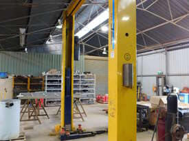 TECALEMIT 2 POST VEHICLE HOIST, MODEL TEC513 - picture0' - Click to enlarge