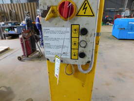 TECALEMIT 2 POST VEHICLE HOIST, MODEL TEC513 - picture2' - Click to enlarge