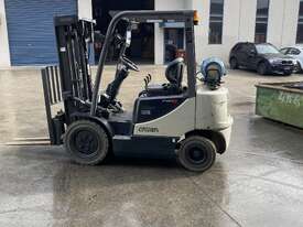 Low hour Crown Forklift - picture0' - Click to enlarge