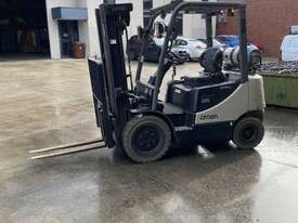 Low hour Crown Forklift - picture0' - Click to enlarge