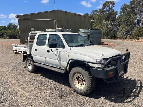 2004 TOYOTA HILUX UTE