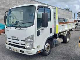 Isuzu NLR - picture1' - Click to enlarge