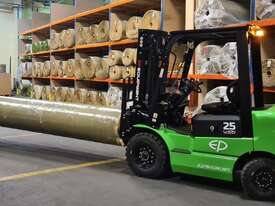EFL302 Li-ion Forklift Truck 3.0T - picture1' - Click to enlarge