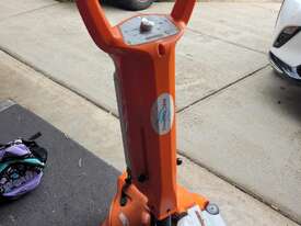 Upright scrubber dryer - picture1' - Click to enlarge