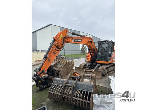 2021 Doosan Dx140LCR Excavator w Attachments