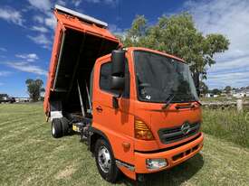Hino 500 Series FC1022 Medium 4x2 Automatic Tipper Truck. - picture0' - Click to enlarge