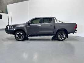 2022 Toyota Hilux SR5 (4x4) Diesel - picture0' - Click to enlarge