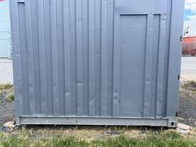 10ft Shipping Container - picture0' - Click to enlarge