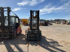 Hyster 2 Stage Forklift - picture0' - Click to enlarge